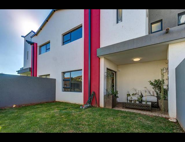 3 BEDROOM DUPLEX FOR SALE IN GLEN EAGLE ESTATE